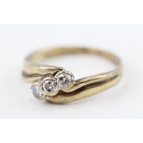 75 - 9ct gold vintage diamond three stone ring (1.9g) Size  K