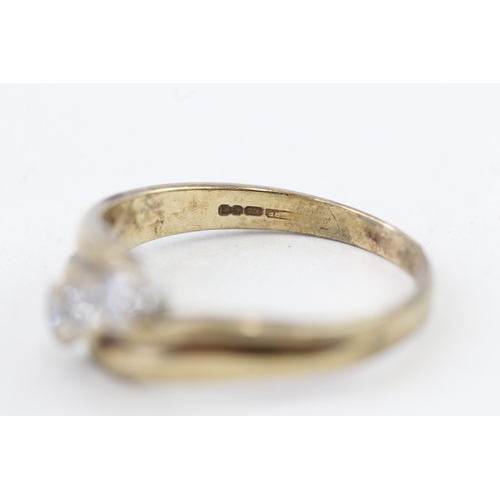 75 - 9ct gold vintage diamond three stone ring (1.9g) Size  K