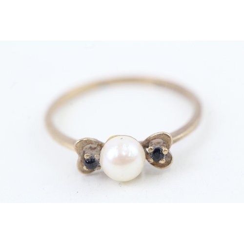 79 - 9ct gold vintage cultured pearl & sapphire three stone dress ring (1.3g) Size  P