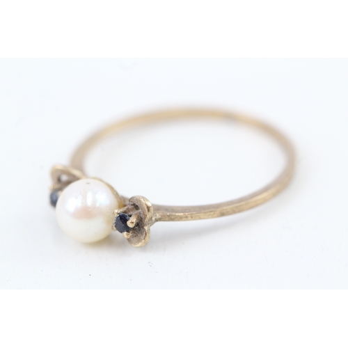 79 - 9ct gold vintage cultured pearl & sapphire three stone dress ring (1.3g) Size  P