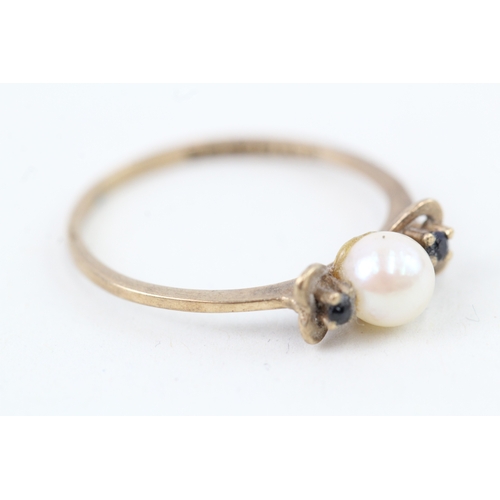 79 - 9ct gold vintage cultured pearl & sapphire three stone dress ring (1.3g) Size  P