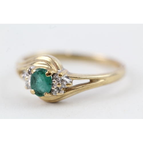 8 - 9ct gold emerald & diamond dress ring (1.9g) Size  L