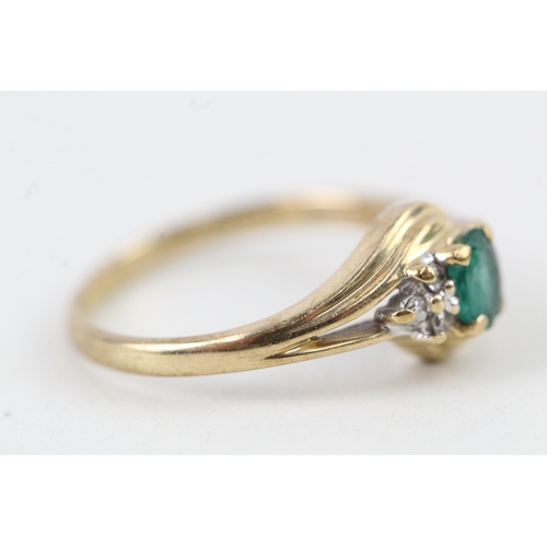 8 - 9ct gold emerald & diamond dress ring (1.9g) Size  L