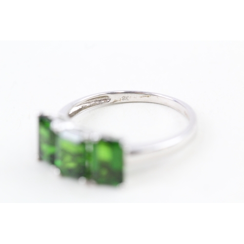 81 - 9ct gold emerald cut diopside three stone ring (2.6g) Size  P