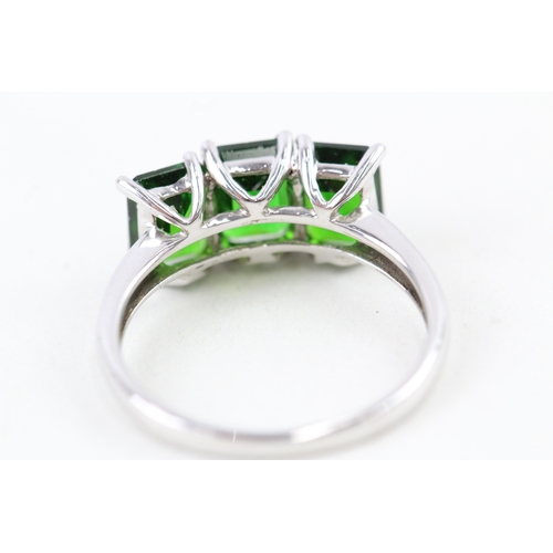 81 - 9ct gold emerald cut diopside three stone ring (2.6g) Size  P