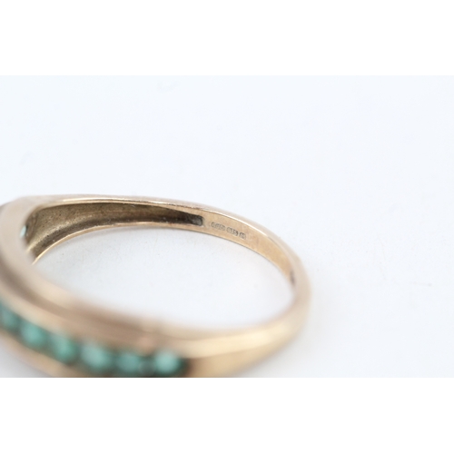 93 - 9ct gold emerald half eternity ring (2.4g) Size  O