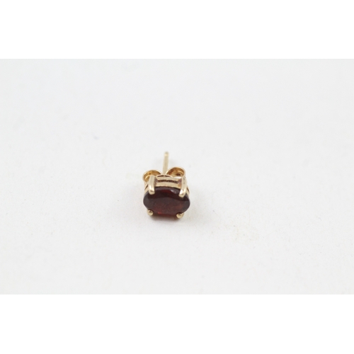 12 - 9ct gold oval cut garnet stud earrings (1.4g)