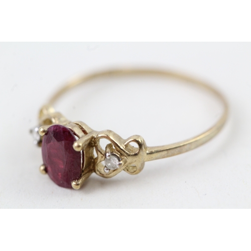 35 - 9ct gold ruby & diamond three stone ring with heart shape patterned shoulders (1.3g) Size  P