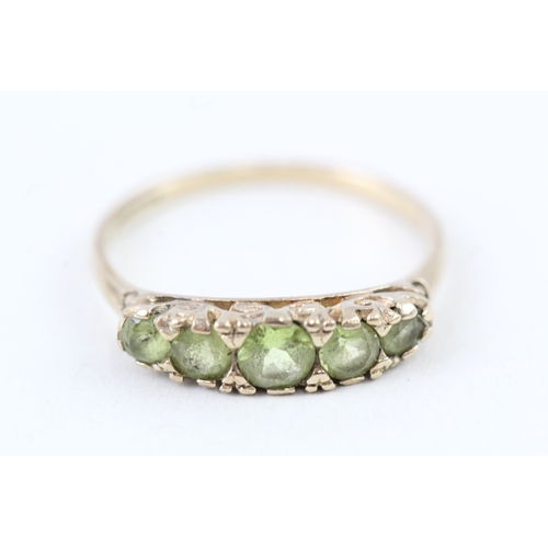 51 - 9ct gold vintage peridot five stone ring with a patterned gallery (1.7g) Size  P