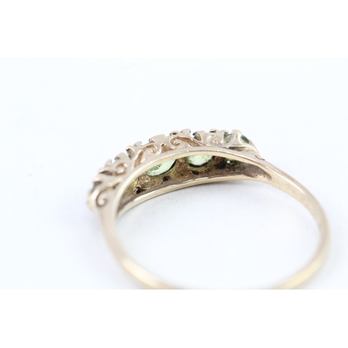 51 - 9ct gold vintage peridot five stone ring with a patterned gallery (1.7g) Size  P