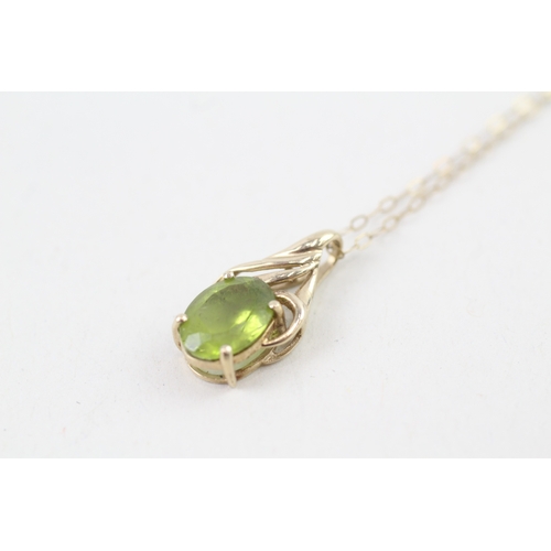 76 - 9ct gold oval cut peridot pendant necklace (1.5g)