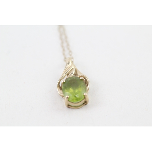 76 - 9ct gold oval cut peridot pendant necklace (1.5g)