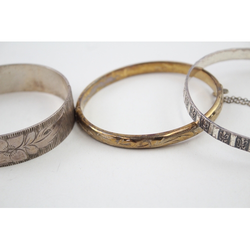 267 - Collection of Sterling Silver Bangles inc. Gold on Silver, Fleur de Lis 62g