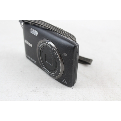 405 - Nikon Coolpix S3500 Digital Compact Camera Working w/ 7x Optical Zoom