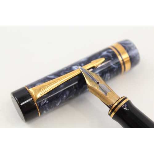 444 - Parker Duofold Fountain Pen Blue Marble Resin w/ 18ct Gold Nib  WRITING