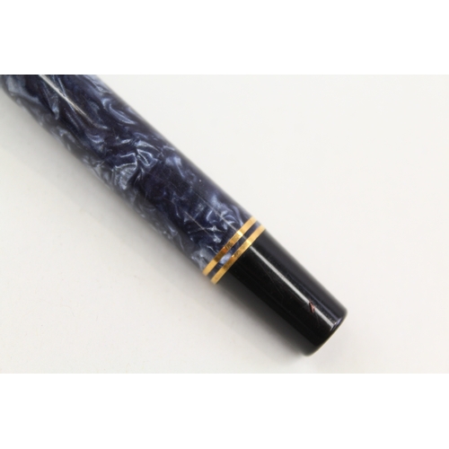 444 - Parker Duofold Fountain Pen Blue Marble Resin w/ 18ct Gold Nib  WRITING