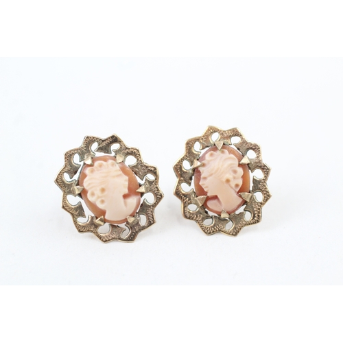 11 - 9ct gold vintage shell cameo stud earrings with a decorative border (2.2g)