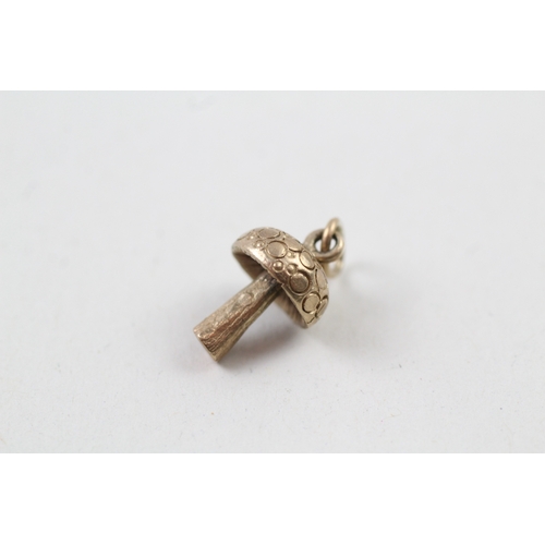 16 - 9ct gold vintage mushroom charm (2.6g)