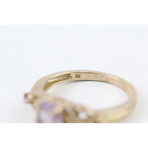 33 - 9ct gold oval cut amethyst & pink tourmaline ring with patterned shoulders (2.9g) Size  N 1/2