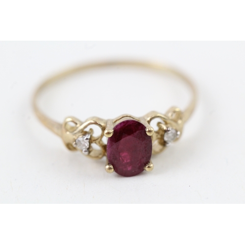 35 - 9ct gold ruby & diamond three stone ring with heart shape patterned shoulders (1.3g) Size  P