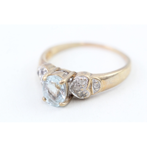 44 - 9ct gold oval cut aquamarine & white gemstone dress ring (3.6g) Size  U