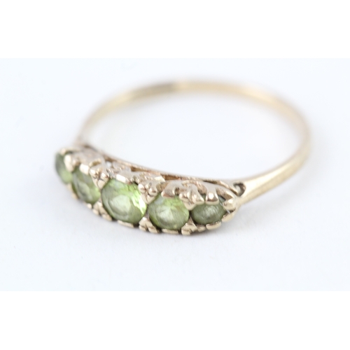 51 - 9ct gold vintage peridot five stone ring with a patterned gallery (1.7g) Size  P