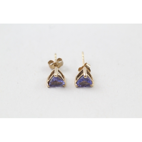 61 - 9ct gold trilliant cut tanzanite stud earrings (0.9g)