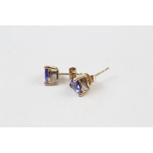 61 - 9ct gold trilliant cut tanzanite stud earrings (0.9g)