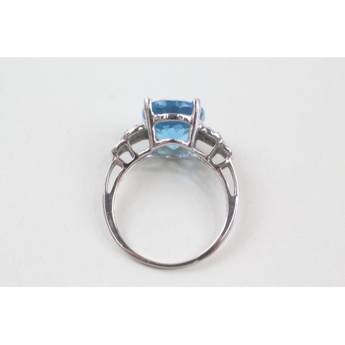 8 - 9ct white gold oval cut topaz solitaire dress ring with diamond set shoulders (3.7g) Size  O