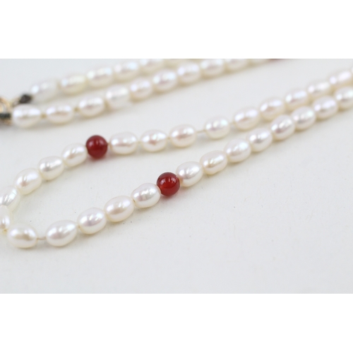 86 - 9ct gold cultured pearl & carnelian necklace (9.3g)