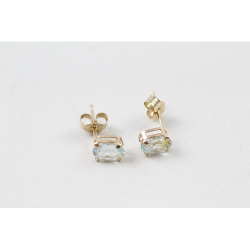 9 - 9ct gold oval cut blue topaz stud earrings (0.5g)