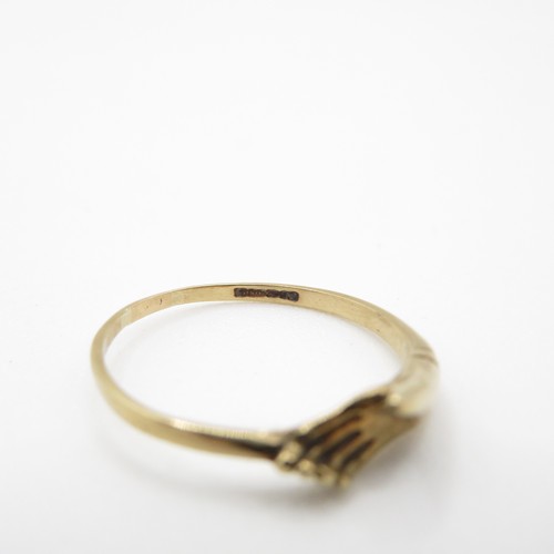 1 - 9ct Gold Fede Hands Ring 2.6g Size P