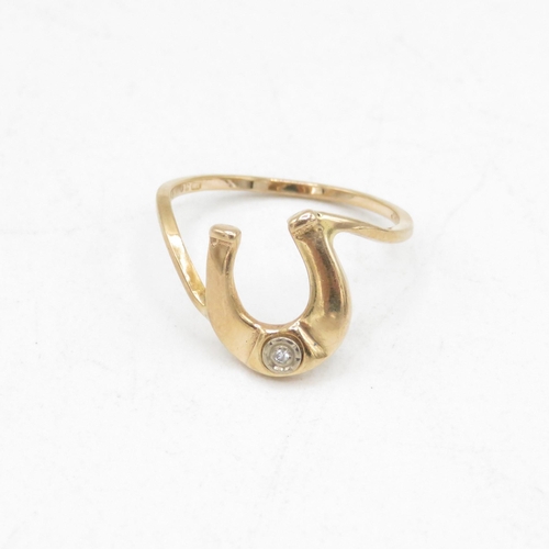 108 - 9ct gold diamond horseshoe dress ring (1.5g) Size  L