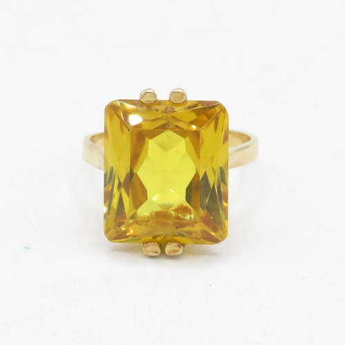 39 - 18ct gold yellow sapphire dress ring (5.2g) Size  M