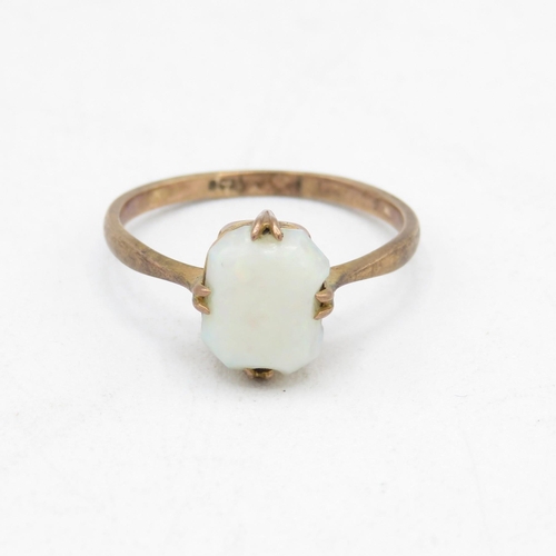 40 - 9ct gold vintage opal solitaire dress ring (1.5g) Size  N