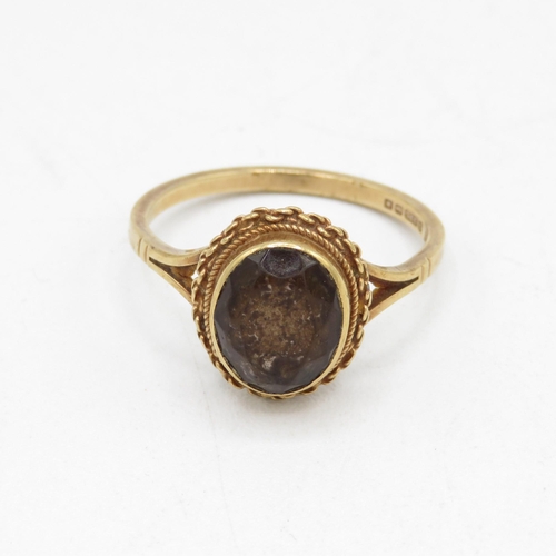 55 - 9ct gold smoky quartz ring (3g) Size  R