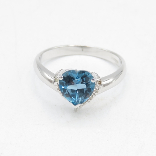 78 - 9ct white gold heart cut blue topaz and diamond dress ring (2.4g) Size  N