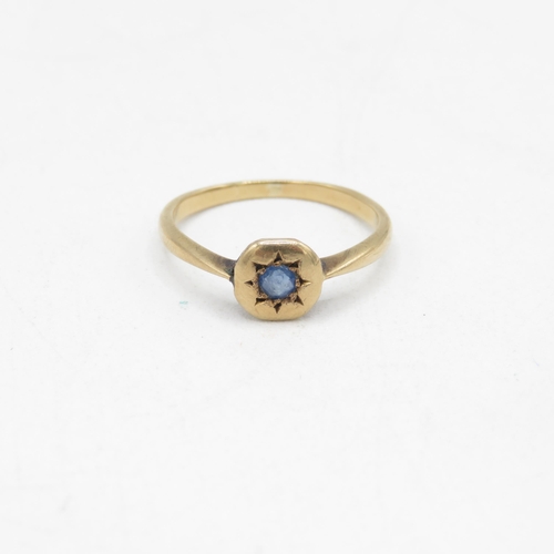 83 - 9ct gold vintage star set sapphire solitaire ring (1.5g) Size  M