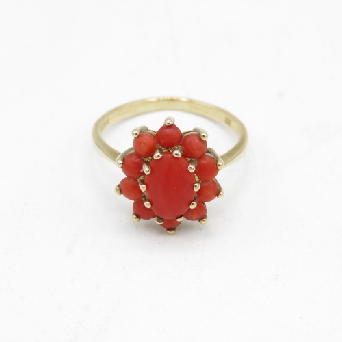 85 - 9ct gold vintage coral halo dress ring (2.3g) Size  M