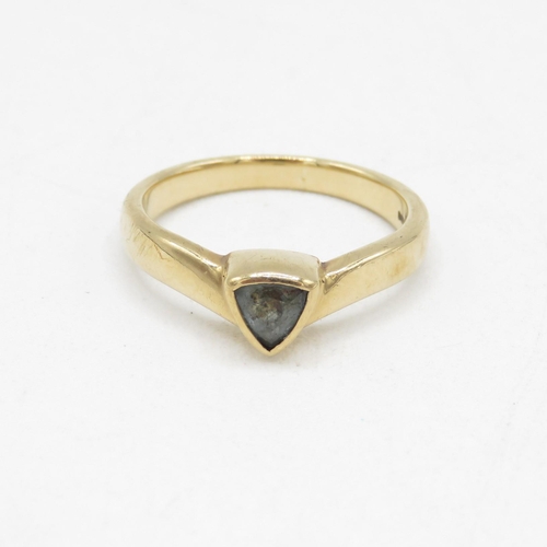 96 - 9ct gold blue gemstone ring (2.5g) Size  I 1/2