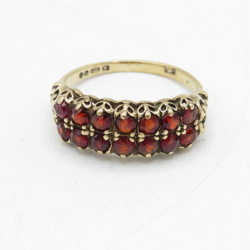 6 - 9ct gold vintage garnet double row dress ring (2.3g) Size  M