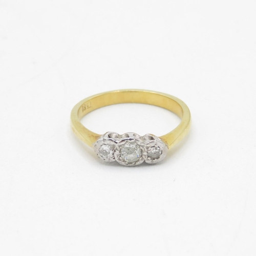 174 - 18ct gold vintage diamond three stone ring (2.4g) Size  K 1/2