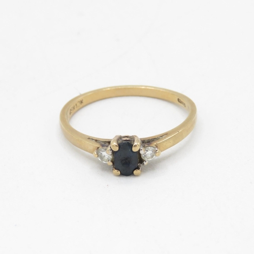 179 - 9ct gold sapphire & diamond three stone ring (1.7g) Size  O