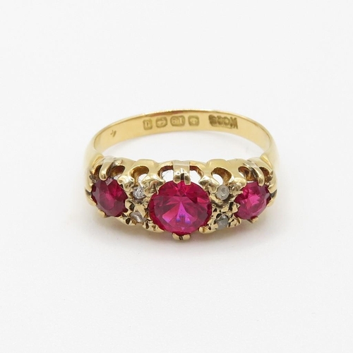 10 - 18ct gold vintage diamond and red gemstone gypsy dress ring (3.9g) Size  O