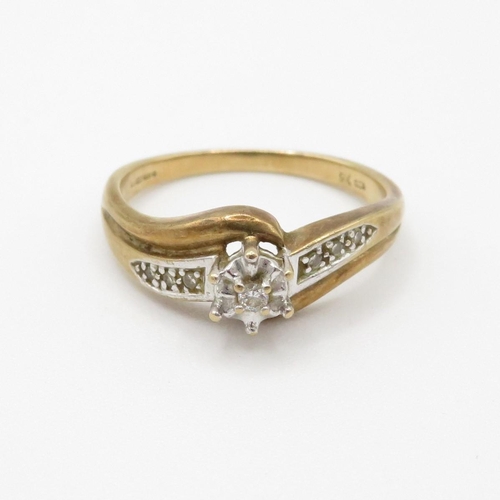 140 - 9ct gold diamond dress ring (3.2g) Size  T