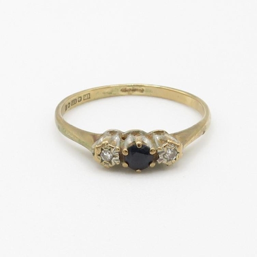 23 - 9ct gold vintage sapphire and diamond trilogy dress ring (1.1g) Size  L