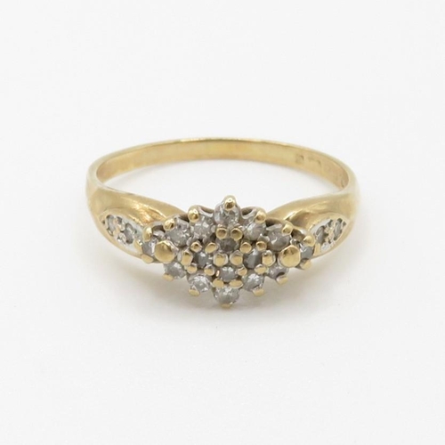 24 - 9ct gold vintage diamond cluster ring (2.2g) Size  P