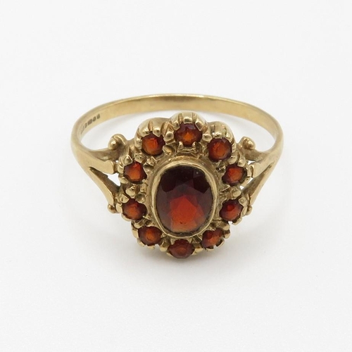 40 - 9ct gold vintage garnet dress ring (2.5g) Size  S