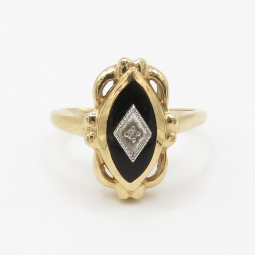 5 - 10ct gold vintage style diamond & black onyx dress ring (3.2g) Size  N