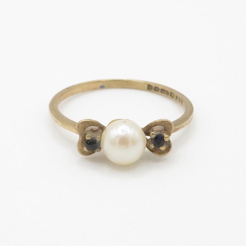 79 - 9ct gold vintage cultured pearl & sapphire three stone dress ring (1.3g) Size  P